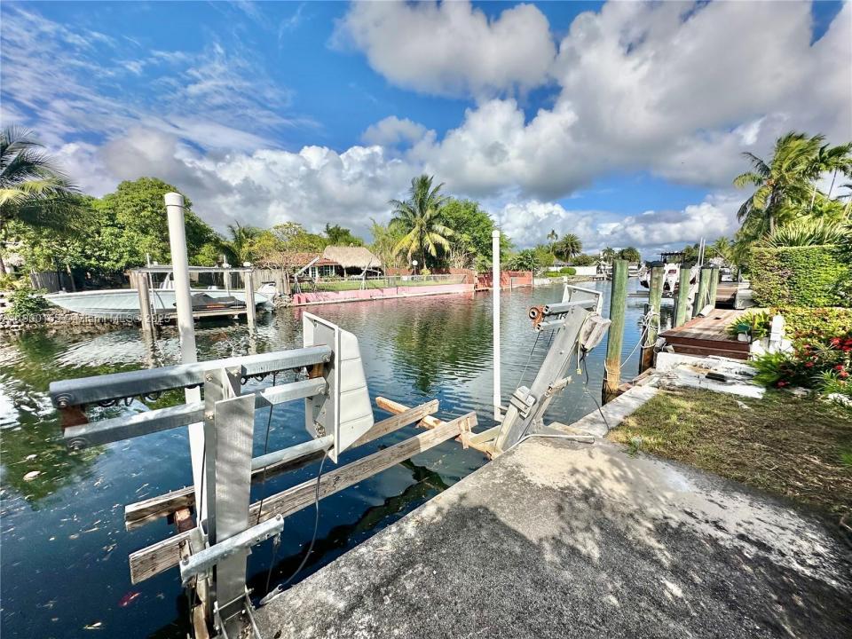 1825 Keystone Blvd, North Miami, Florida 33181