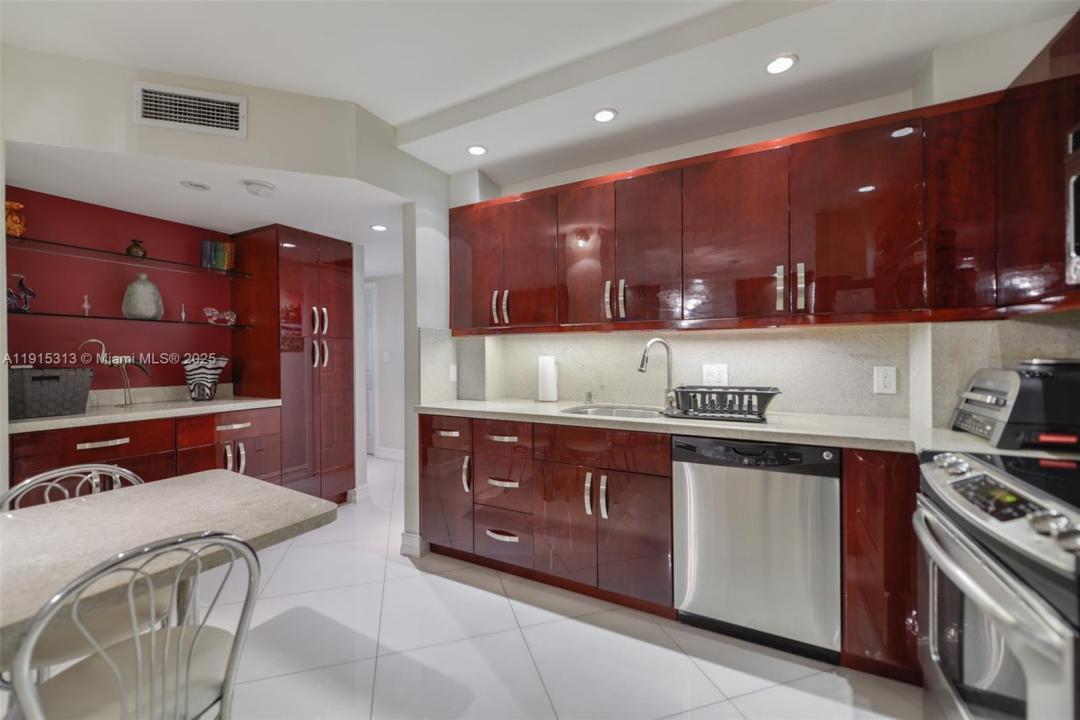 1950 S Ocean Dr 5G, Hallandale Beach, Florida 33009