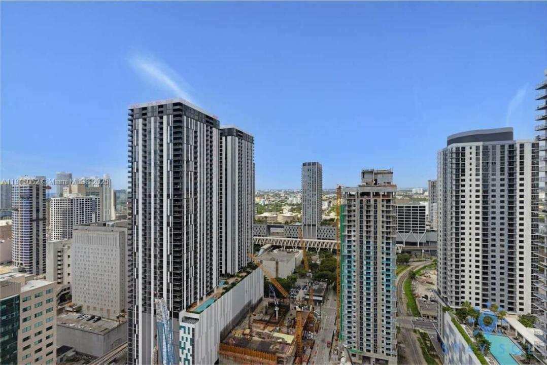 159 NE 6th St 3004, Miami, Флорида 33132, Соединенные Штаты