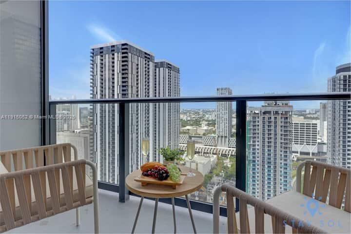159 NE 6th St 3004, Miami, Флорида 33132, Соединенные Штаты
