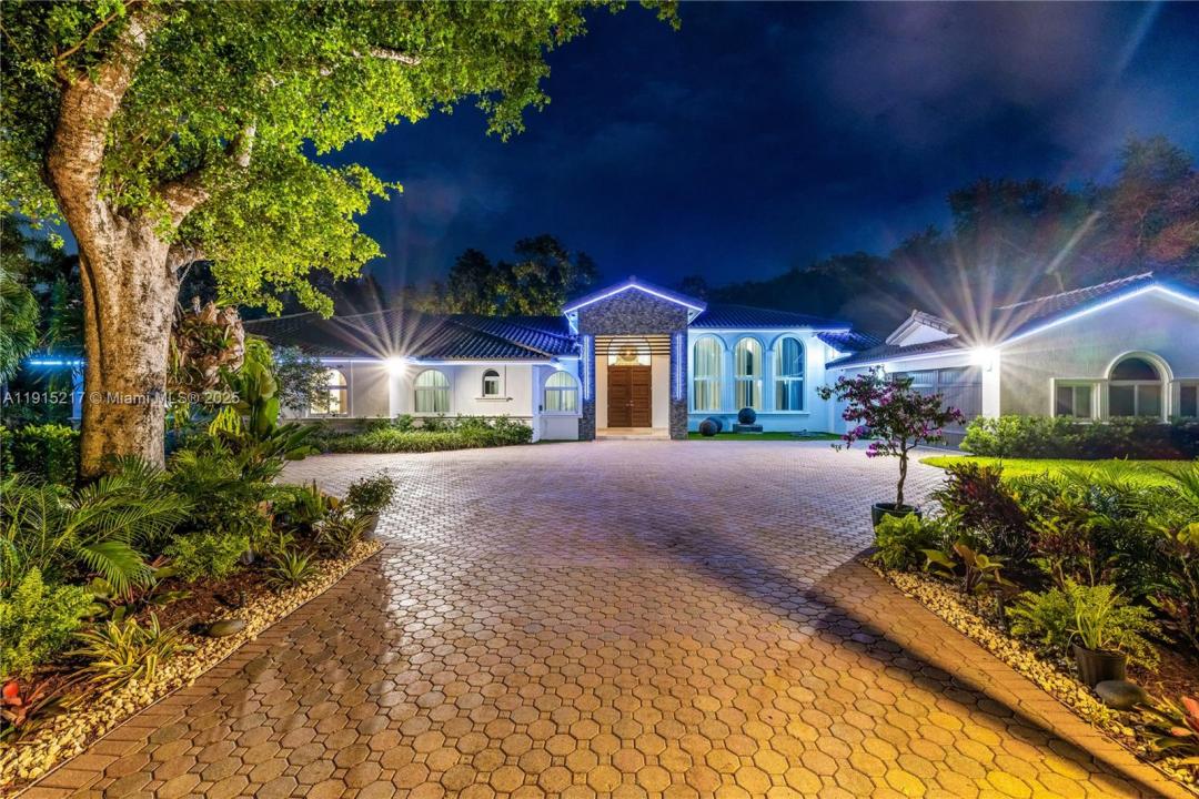 8941 SW 65th Ct 8941, Pinecrest, Florida 33156