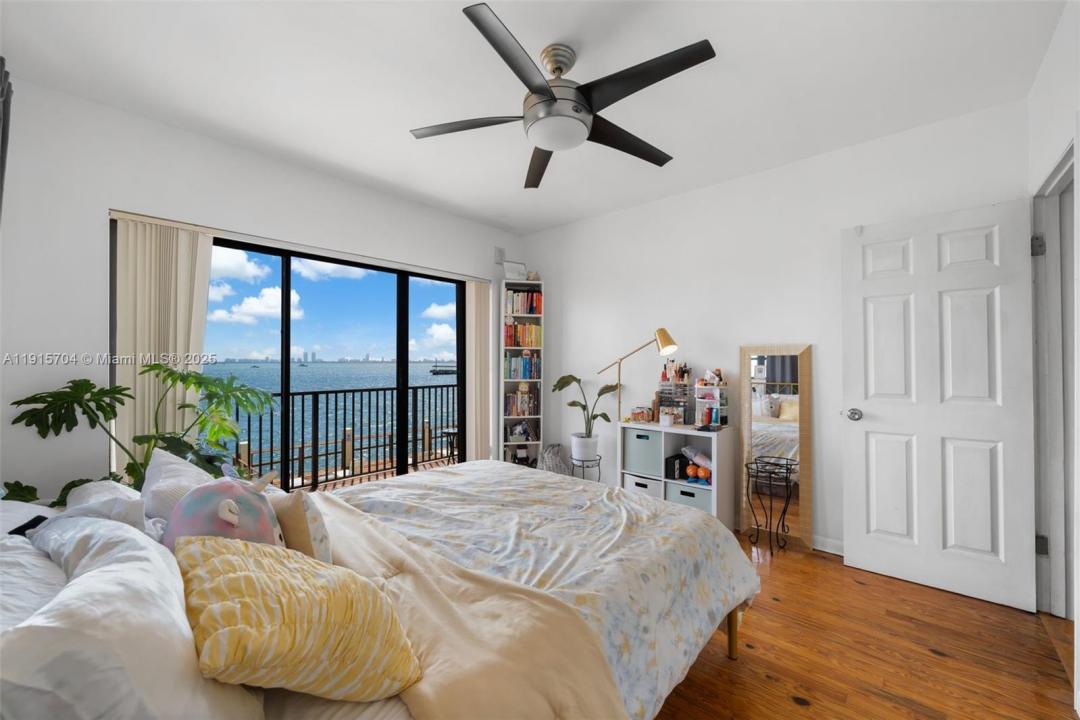 7845 NE Bayshore Ct 10, Miami, Floryda 33138, USA