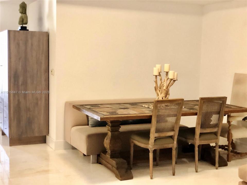 1010 Brickell Ave 2302, Miami, Floride 33131, États-Unis