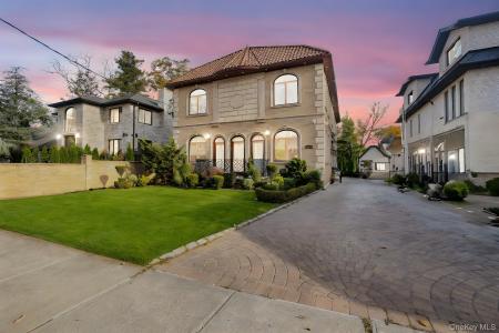 181-30 Tudor Road, Nowy Jork, Nowy Jork 11432, USA