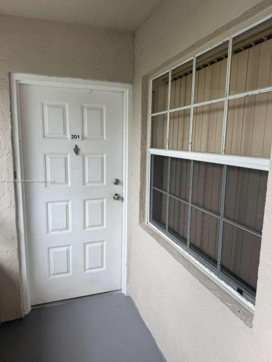 2831 N Oakland Forest Dr 201, Oakland Park, Flórida 33309, Estados Unidos