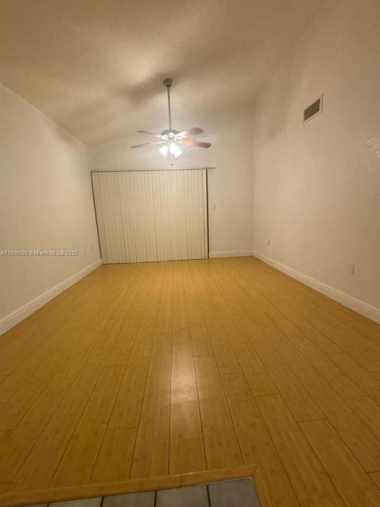 2831 N Oakland Forest Dr 201, Oakland Park, Flórida 33309, Estados Unidos
