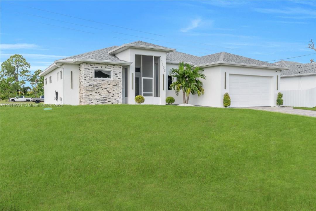 1106 FLOYD AVE S, Lehigh Acres, Florida 33976