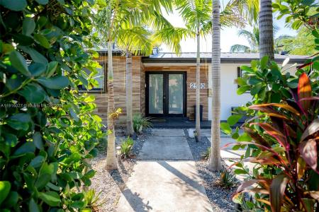 2510 NE 207th Ter, Miami, Florida 33180, USA