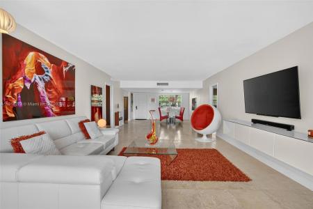 3611 Oaks Clubhouse Dr 202, Pompano Beach, Florida 33069, USA