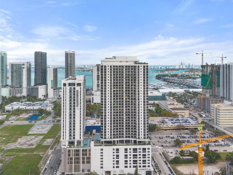 1600 NE 1st Ave 3705, Miami, פלורידה 33132, ארצות הברית של אמריקה 
