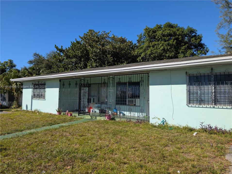 335 - 337 NE 168th St, North Miami Beach, Floride 33162, États-Unis