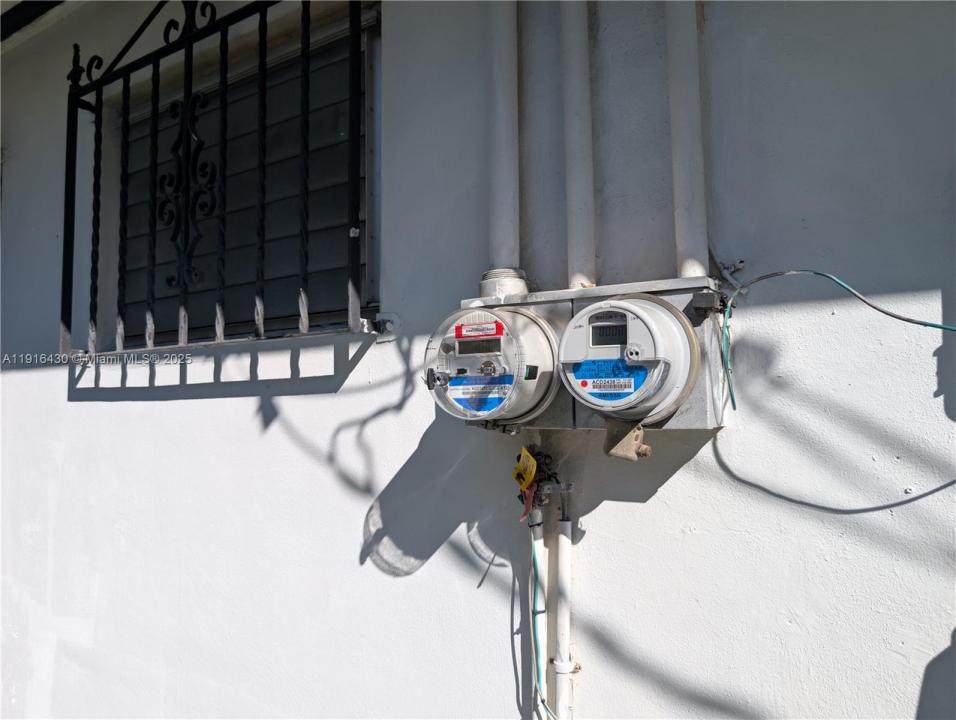 335 - 337 NE 168th St, North Miami Beach, Floride 33162, États-Unis