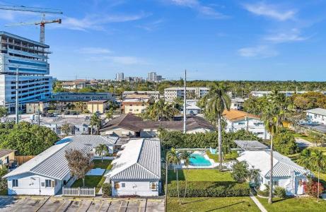 703 NE 7th St, Hallandale Beach, 佛羅里達州 33009, 美國