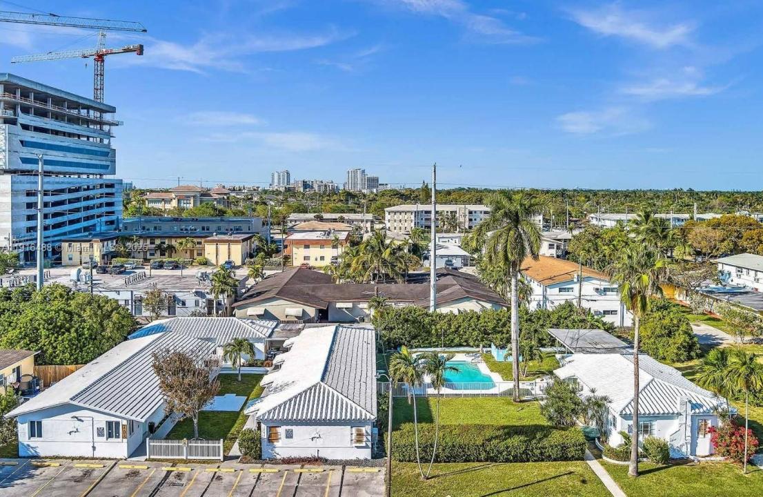 703 NE 7th St, Hallandale Beach, 佛羅里達州 33009, 美國