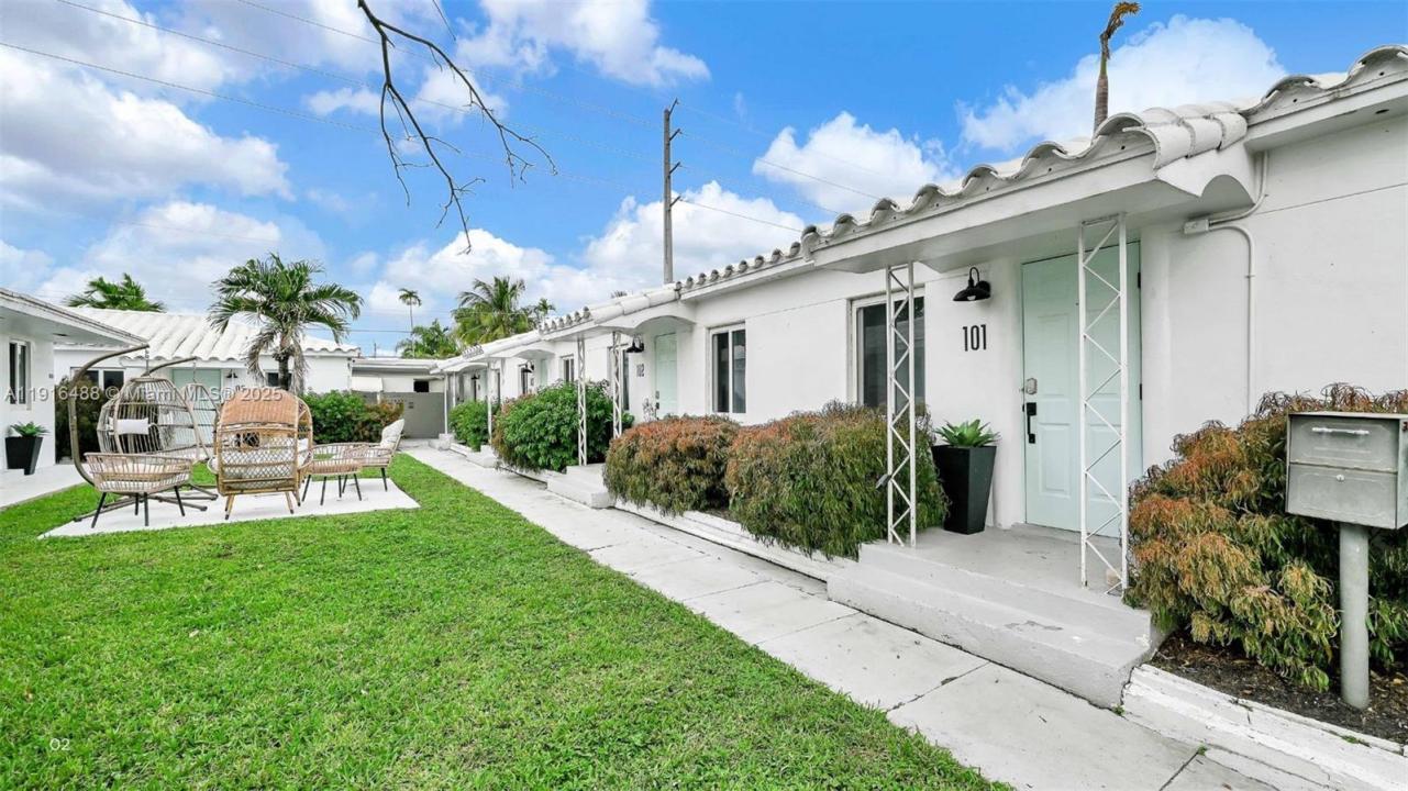 703 NE 7th St, Hallandale Beach, 佛羅里達州 33009, 美國