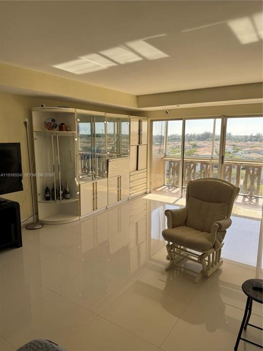 800 NE 195th St 714, Miami, Florida 33179, USA