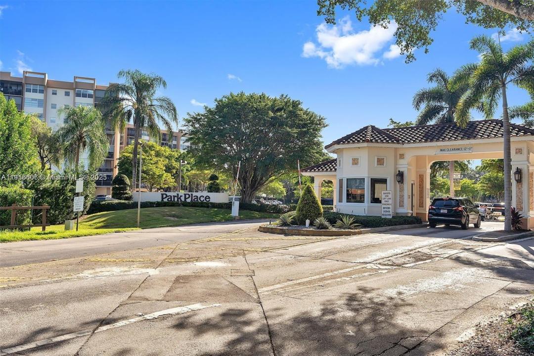 1300 Saint Charles Pl L12, Pembroke Pines, Floride 33026, États-Unis