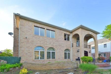 10835 66th Road, New York, New York 11375, États-Unis