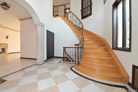 10835 66th Road, New York, New York 11375, États-Unis