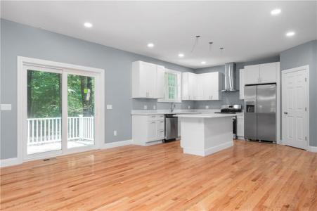 111 Cider Mill Road, North Smithfield, Rhode Island 02896, USA