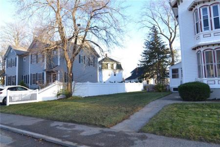 24 Arnold Street, Lincoln, Rhode Island 02865, USA