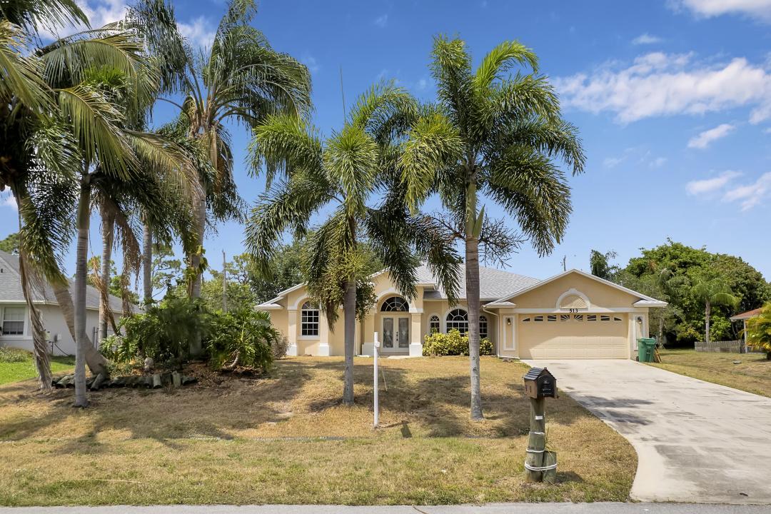 513 SE Cliff Road, Port Saint Lucie, Florida 34953