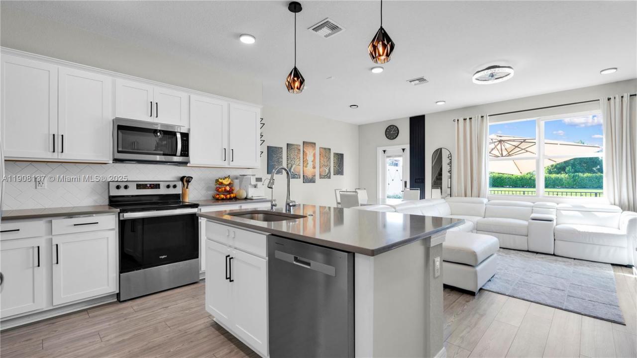 2913 Olivia Ave, Lauderdale Lakes, Florida 33311, Estados Unidos