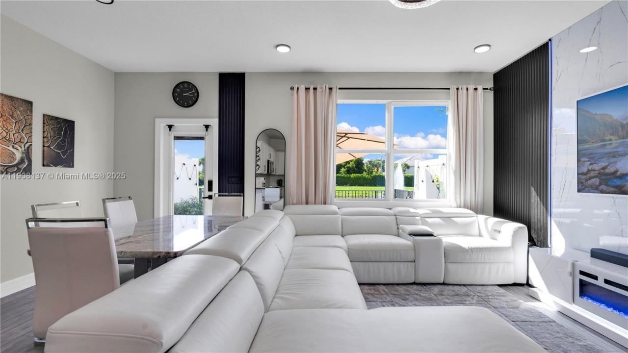 2913 Olivia Ave, Lauderdale Lakes, Florida 33311, Estados Unidos