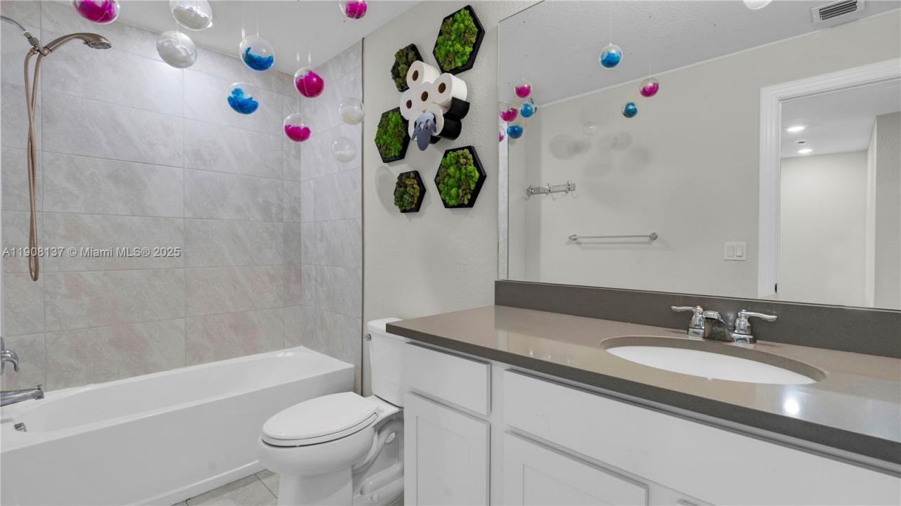 2913 Olivia Ave, Lauderdale Lakes, Florida 33311, Estados Unidos