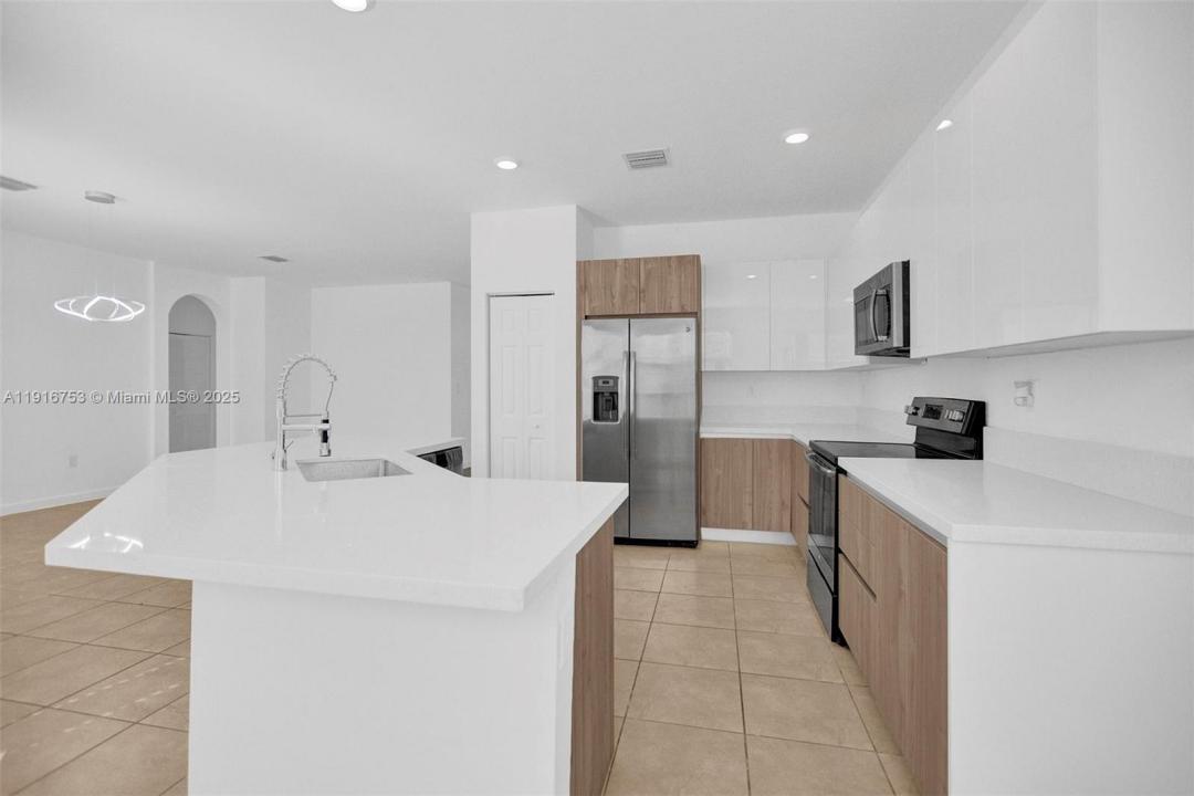 3504 W 94th St 3504, Hialeah, Florida 33018