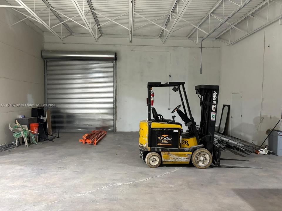 4685 E 11th Ave 2, Hialeah, Floryda 33013, USA