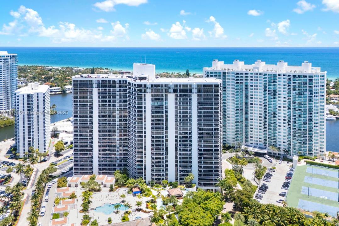 20281 E Country Club Dr 1009, Aventura, Florida 33180, USA