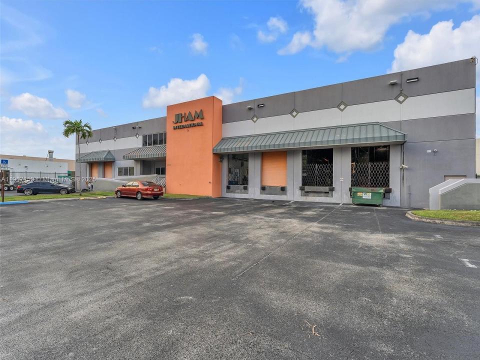 10855 NW 27th St, Doral, Florida 33172, USA