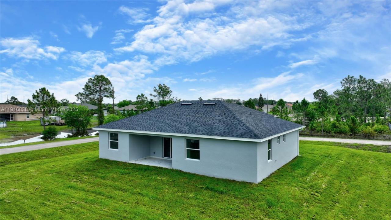 1905 Charles Ave N, Lehigh Acres, Florida 33971, Estados Unidos