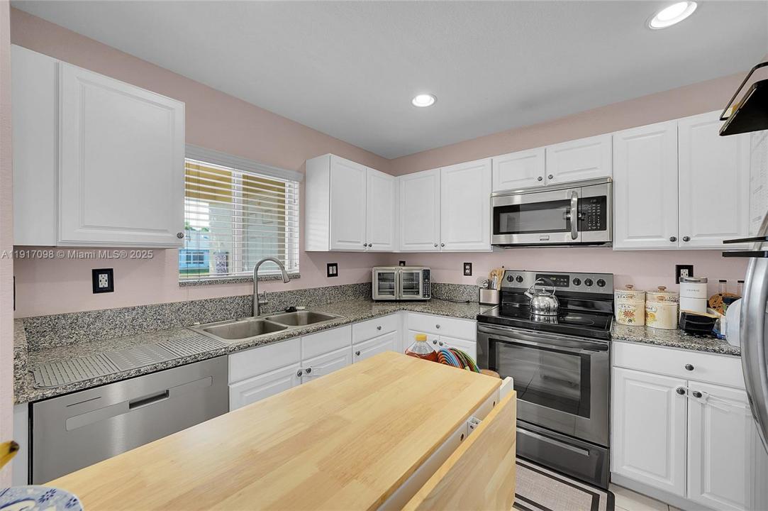 5933 Glasgow Way, Tamarac, פלורידה 33321, ארצות הברית של אמריקה