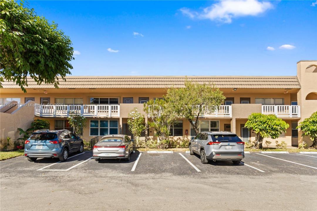 9121 Sunrise Lakes Blvd 104, Sunrise, Floride 33322, États-Unis