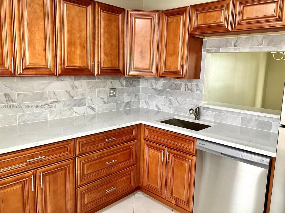 4270 NW 40th St 103, Lauderdale Lakes, Floryda 33319, USA