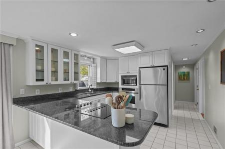 288 Cove Avenue, Warwick, Rhode Island 02889, USA