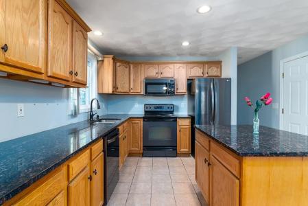 99 Hill Top Drive, Johnston, Rhode Island 02919, États-Unis