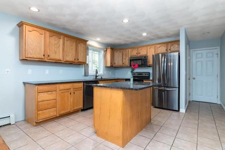 99 Hill Top Drive, Johnston, Rhode Island 02919, États-Unis