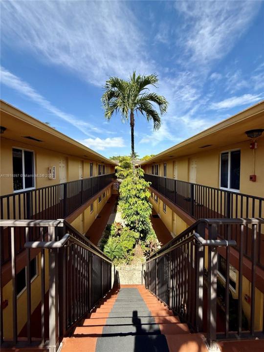 1733 Mayo St 9, Hollywood, Florida 33020, USA