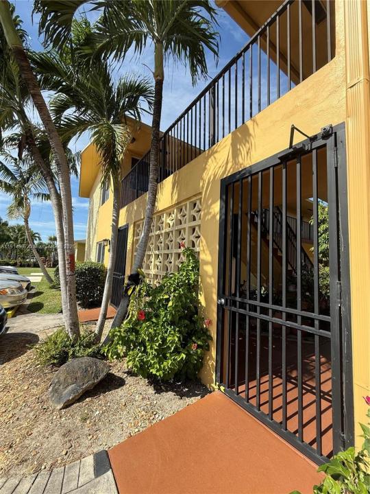 1733 Mayo St 9, Hollywood, Florida 33020, USA