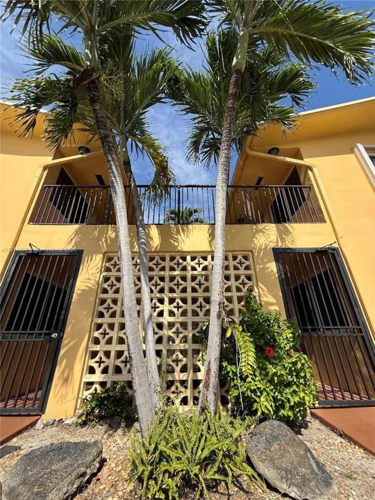 1733 Mayo St 9, Hollywood, Florida 33020, USA