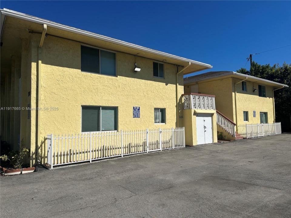 724 NE 4th St, Hallandale Beach, Florida 33009