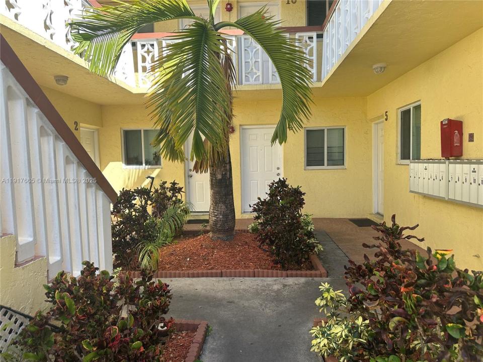 724 NE 4th St, Hallandale Beach, Florida 33009
