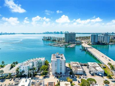 2016 Bay Dr 904, Miami Beach, Florida 33141, USA