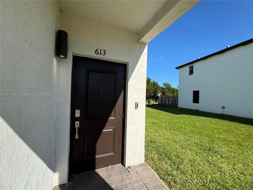 613 NE 208th Ter 613, Miami, Flórida 33179, Estados Unidos