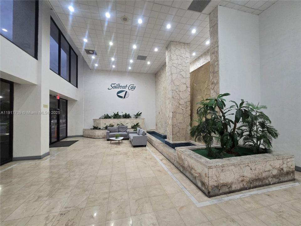 13499 Biscayne Blvd CUM8, North Miami, Florida 33181