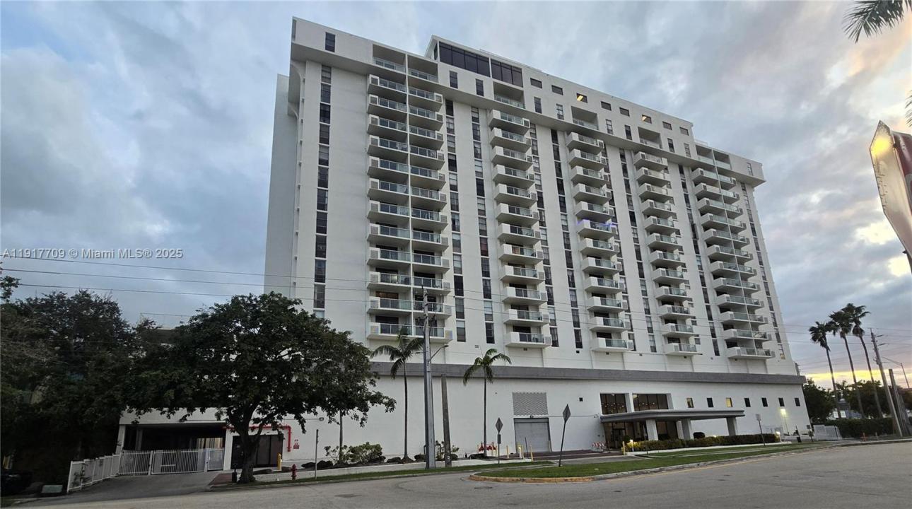 13499 Biscayne Blvd CUM8, North Miami, Florida 33181