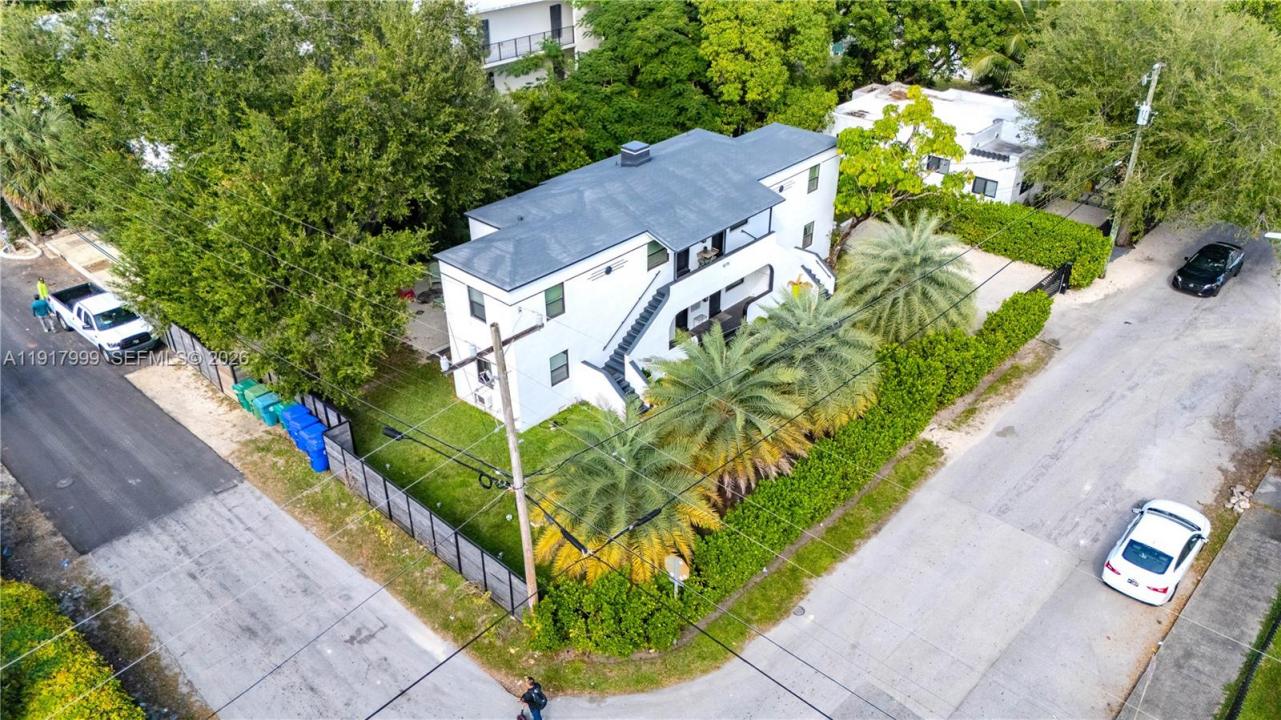 8270 NE 1st Pl, Miami, Florida 33138, USA